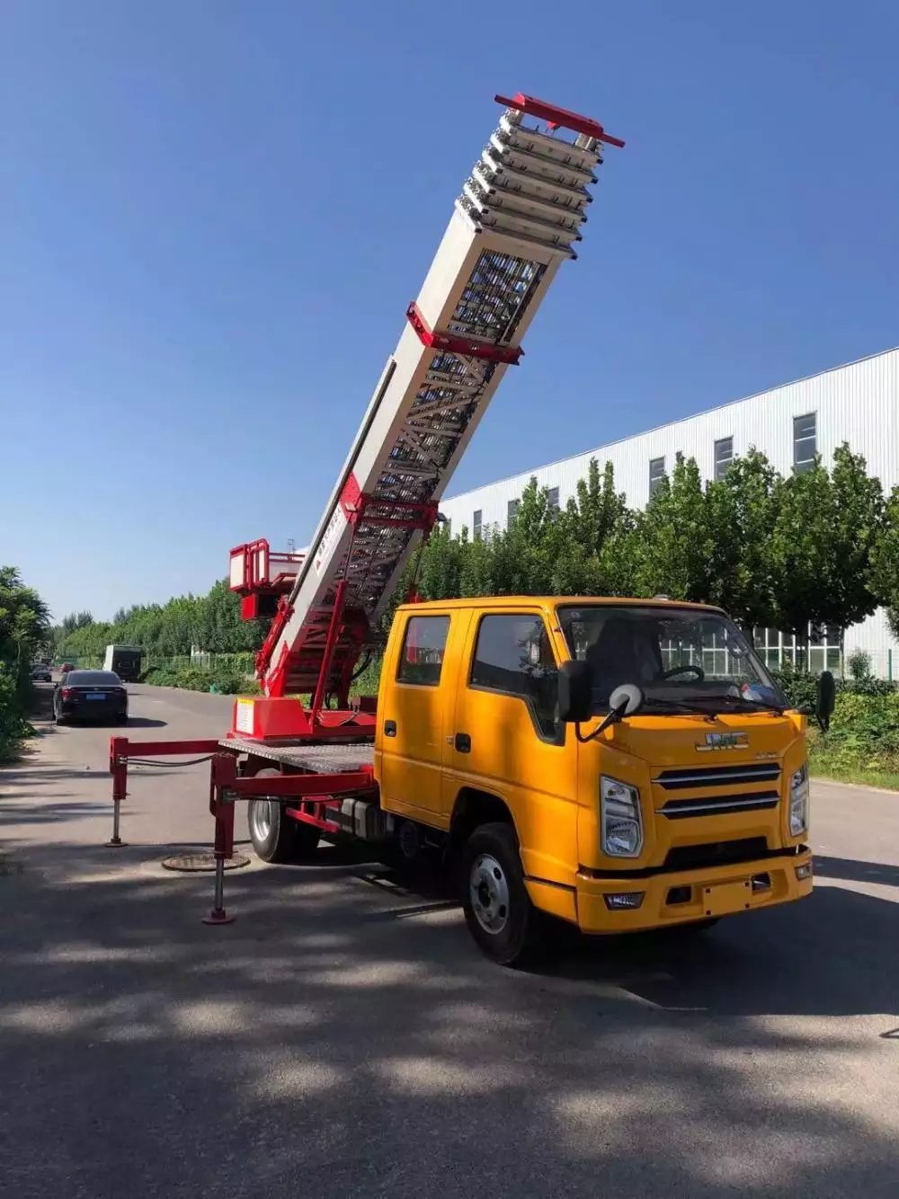 富顺附近的云梯车出租服务：轻松解决高空作业需求