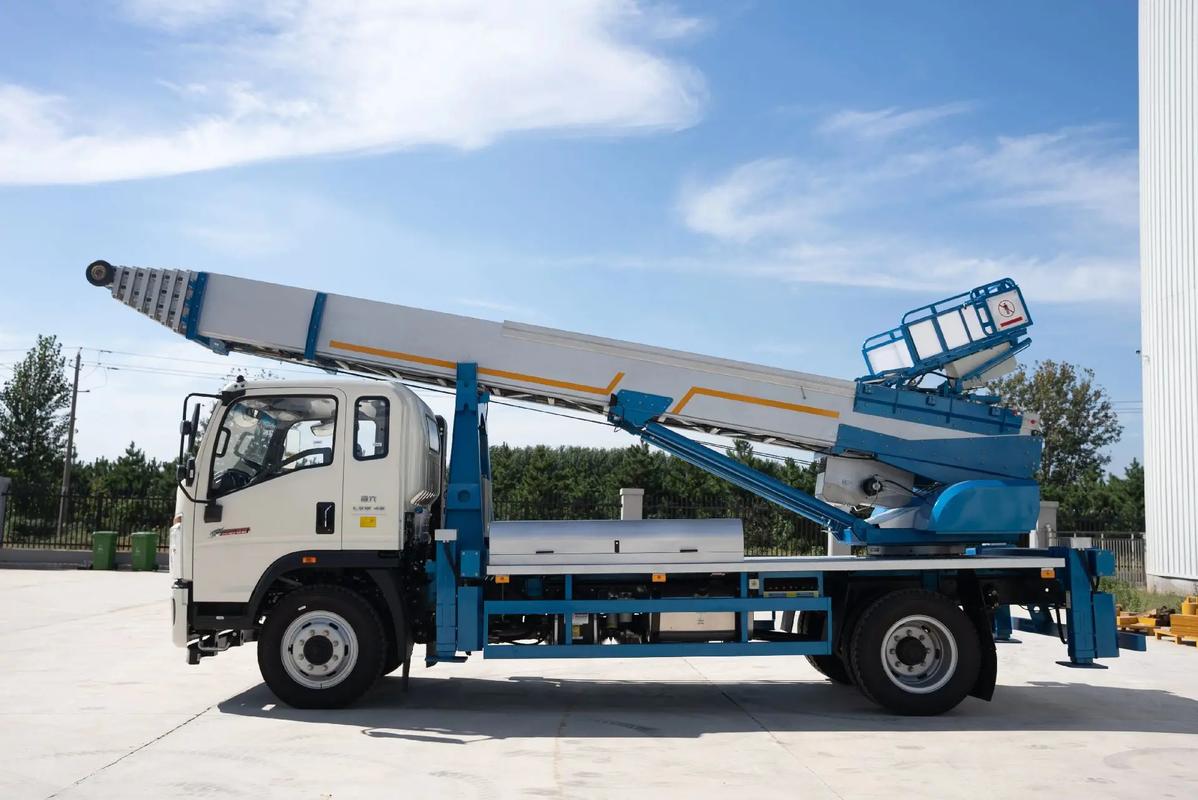 富顺云梯上料车租赁费用