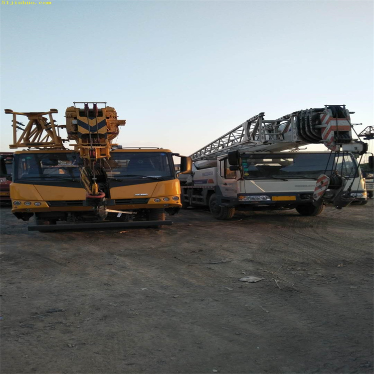 富顺吊车吊挖机正确办法